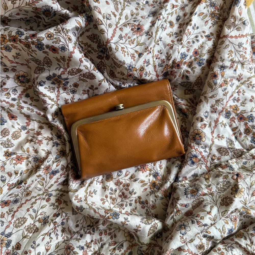 HOBO Robin compact tri-fold wallet (truffle)